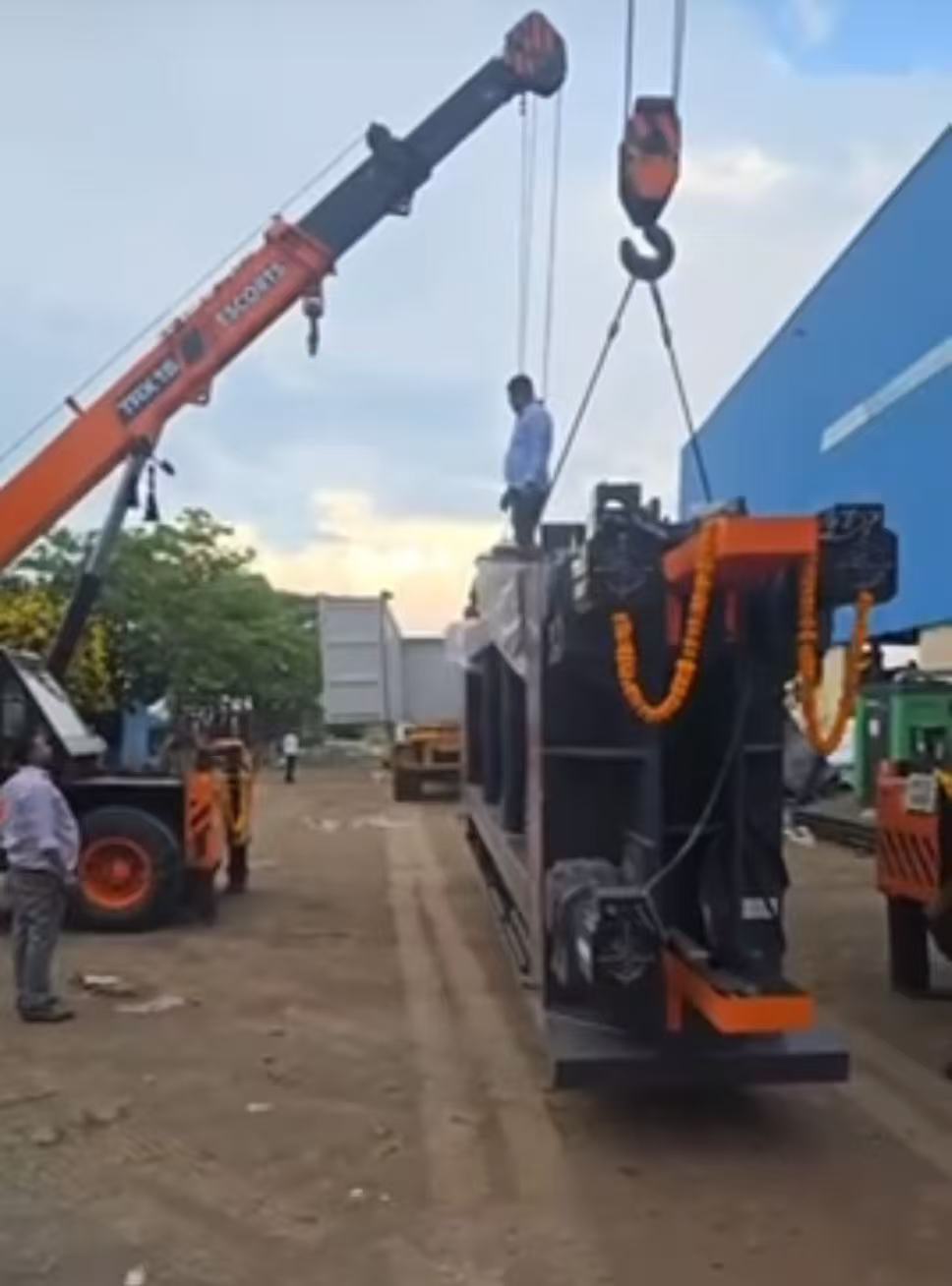 Jüngste Firmenblogs über Neueste CNC-Gabionen-Drahtgeflechtmaschine in Indien erfolgreich in Betrieb genommen