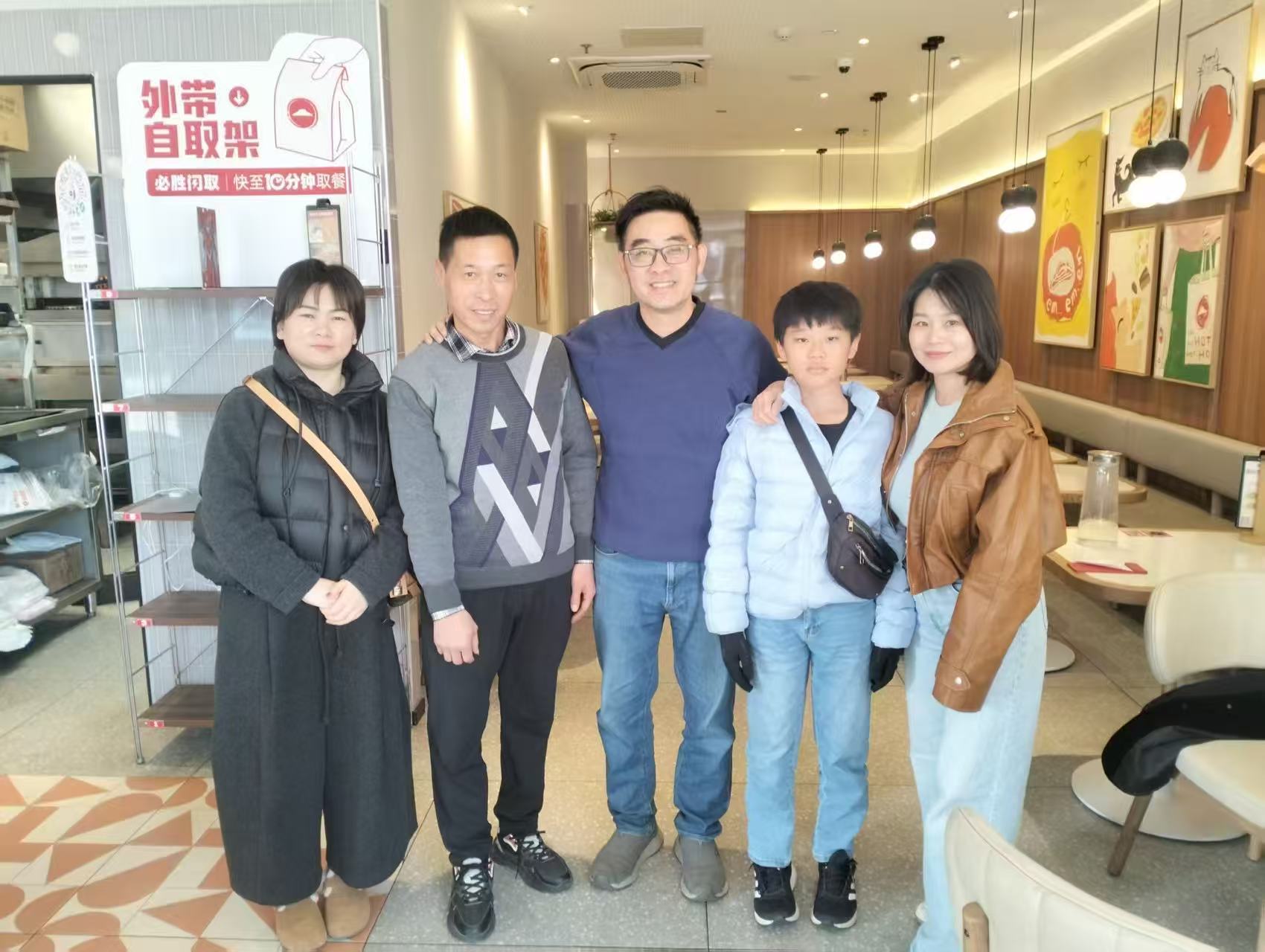 Jüngste Firmenblogs über Malaysischer Kunde besucht unsere Fabrik, um die neueste Servo-CNC-Gabionen-Herstellungsmaschine zu inspizieren