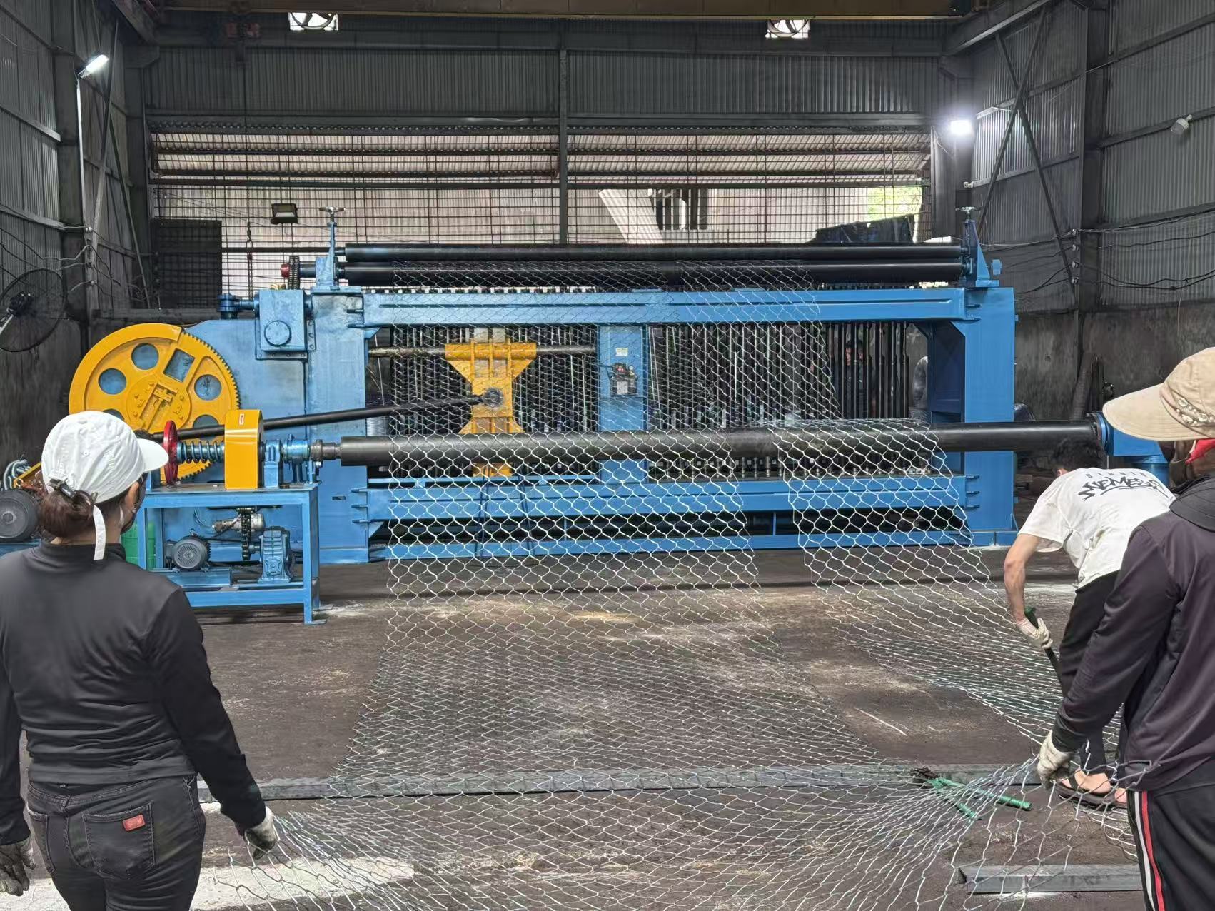 Jüngste Firmenblogs über Complete Gabion Mesh Production Line Successfully Commissioned in Vietnam