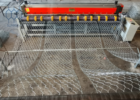 kaufen Automatische Gabion Mesh Box Making Machine PLC-Steuerung 105 x 1250mm Mesh For Flood Control /River Online-Herstellung